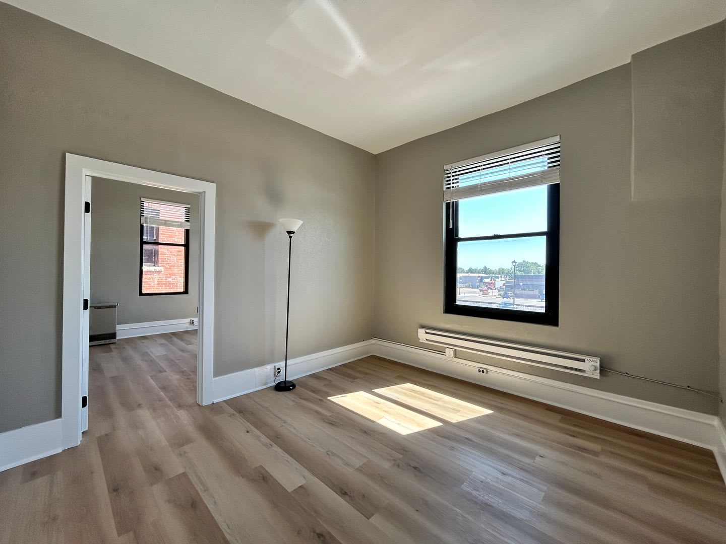 Bright 2nd Floor Apartment on 3rd Street -- Utilities Included! – photo 2