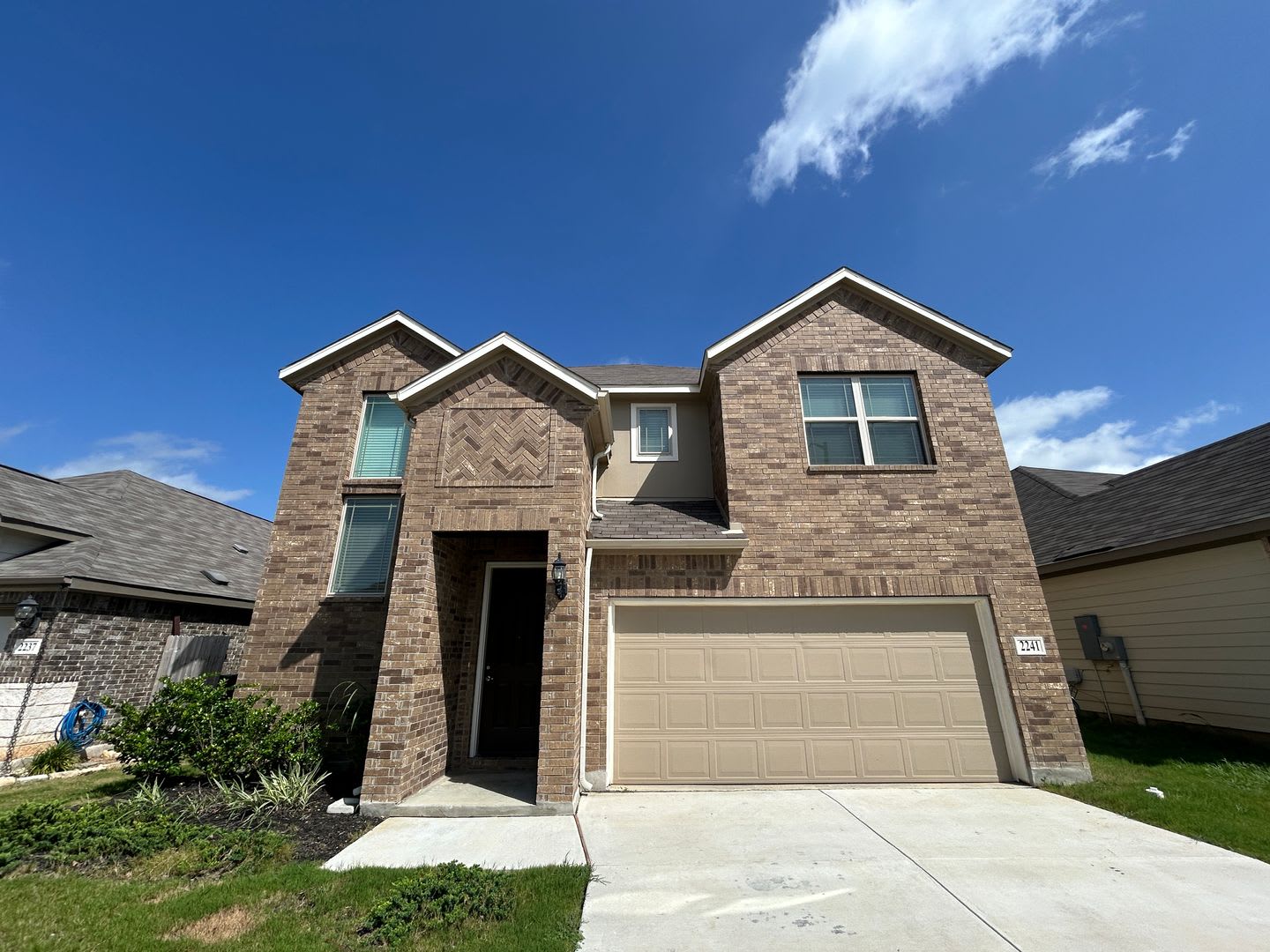 4/2.5/2 with Large Game Room / Near Gruene/ Fridge Included / Covered Back Patio / CISD – photo 2