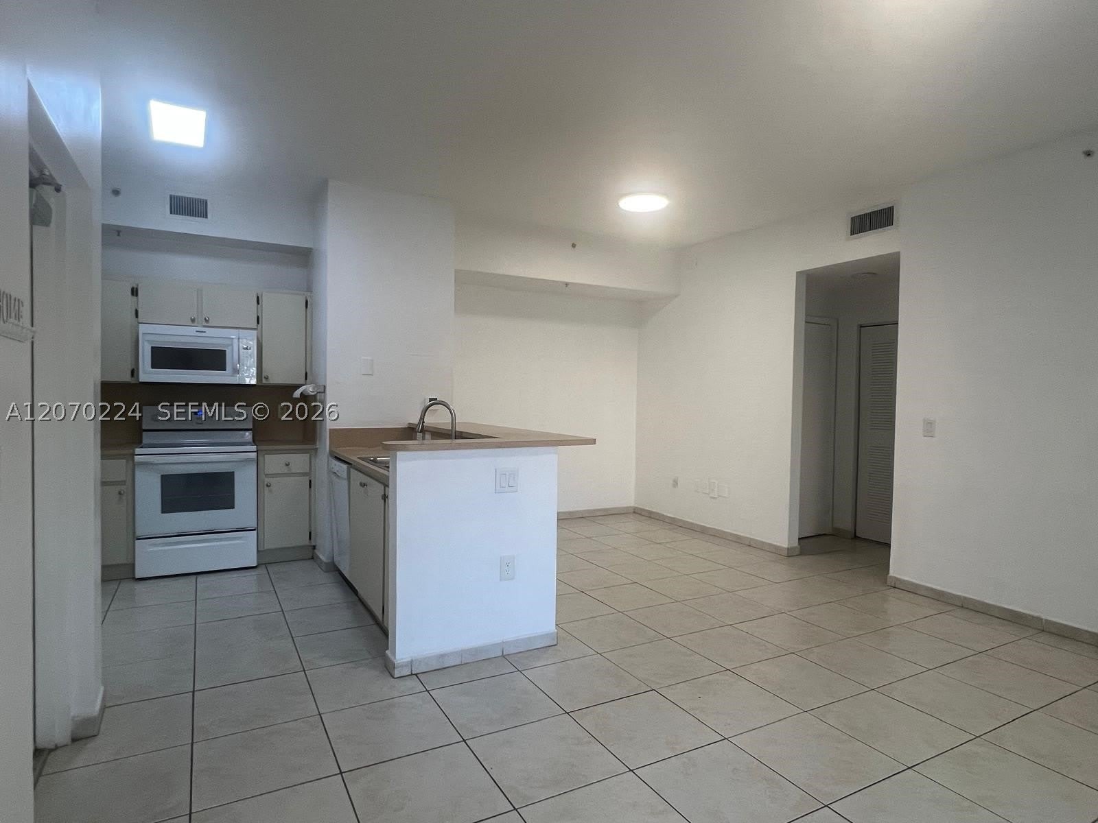 7320 Nw 114Th Ave – photo 3