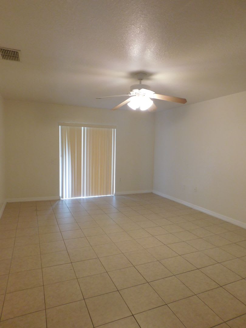 FREE RENT!!! 1/2 Duplex in Poinciana – photo 5