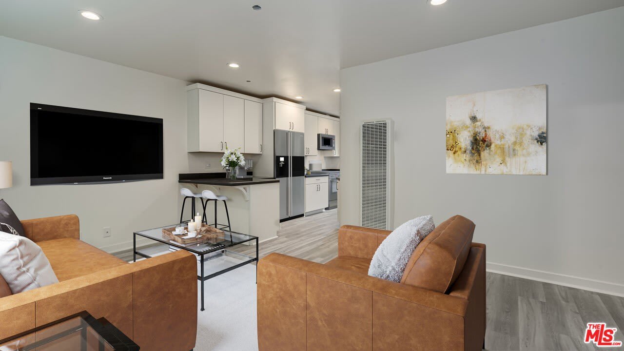 656 Indiana Ave – photo 2