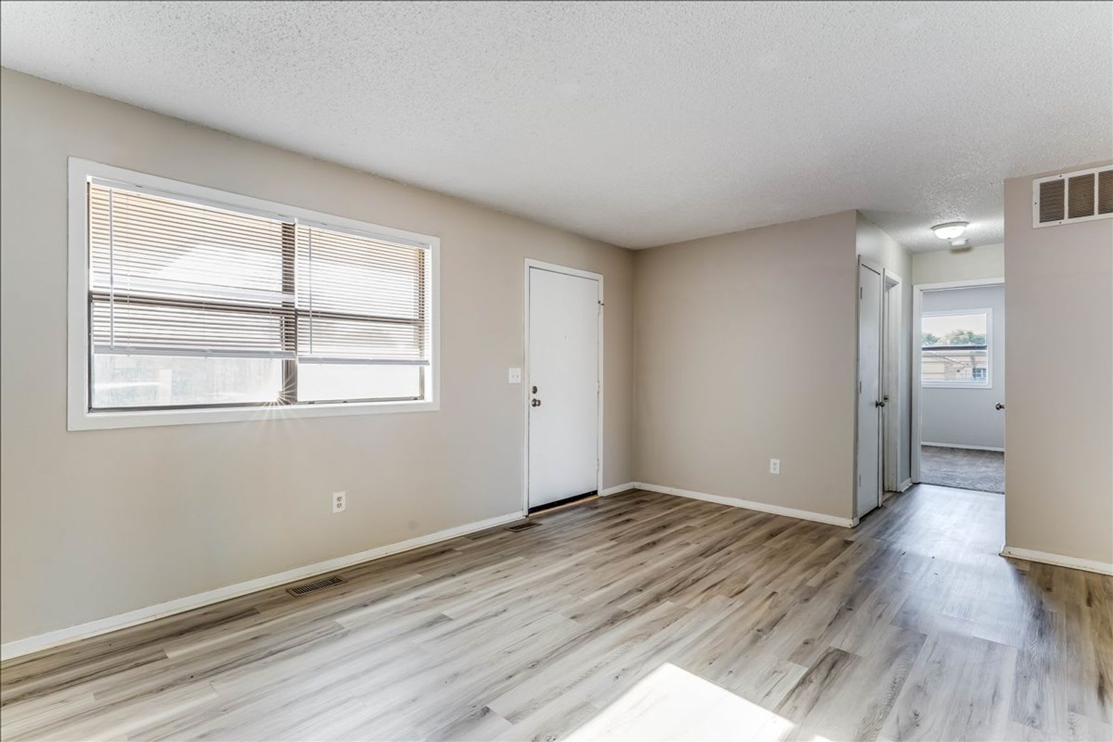 Move in Ready 3 Bedroom 2 Bathroom House! – photo 3