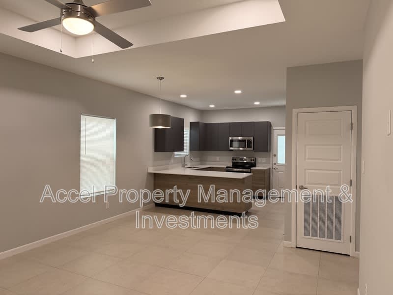 816 N. Abbey Ave. – photo 2