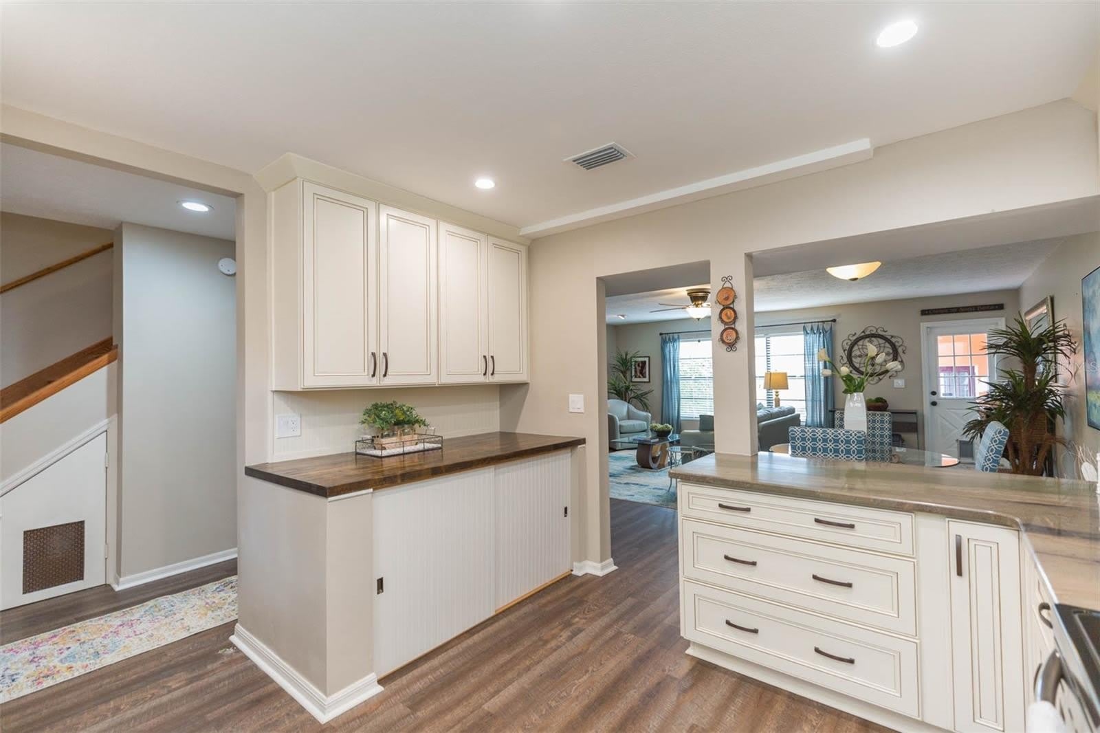 702 W BAY Street – photo 5