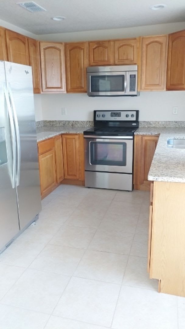 Beautiful 3/2 Townhome in Lakeside!!!! – photo 4