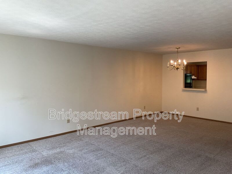 4595 Burchdale St – photo 4