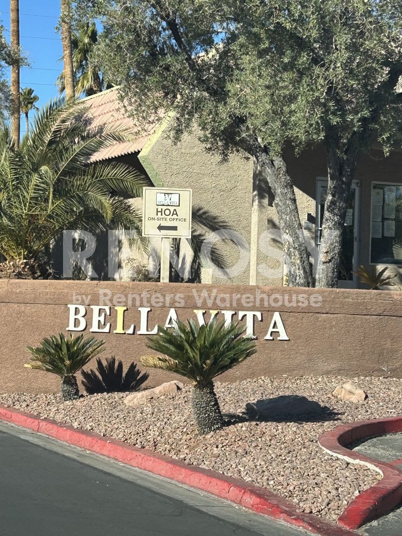 Avail Immediately: Beautiful 2 Bedroom 1 Bathroom condo Freshly Painted, New Carpet – photo 1