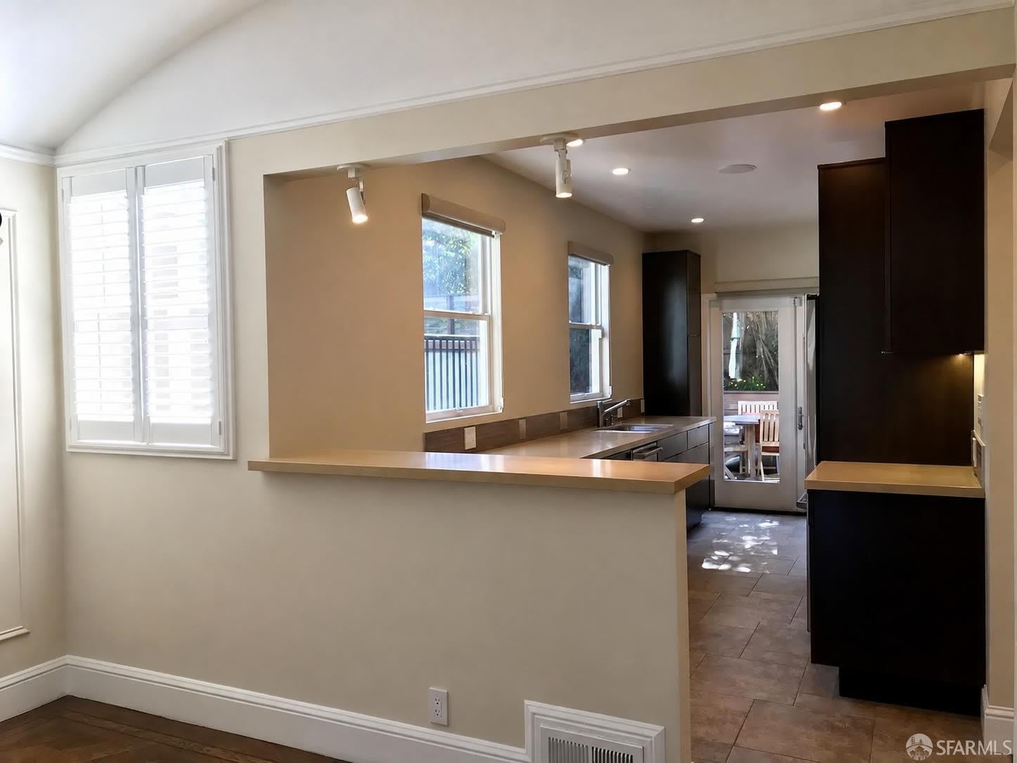639 Bosworth Street – photo 2