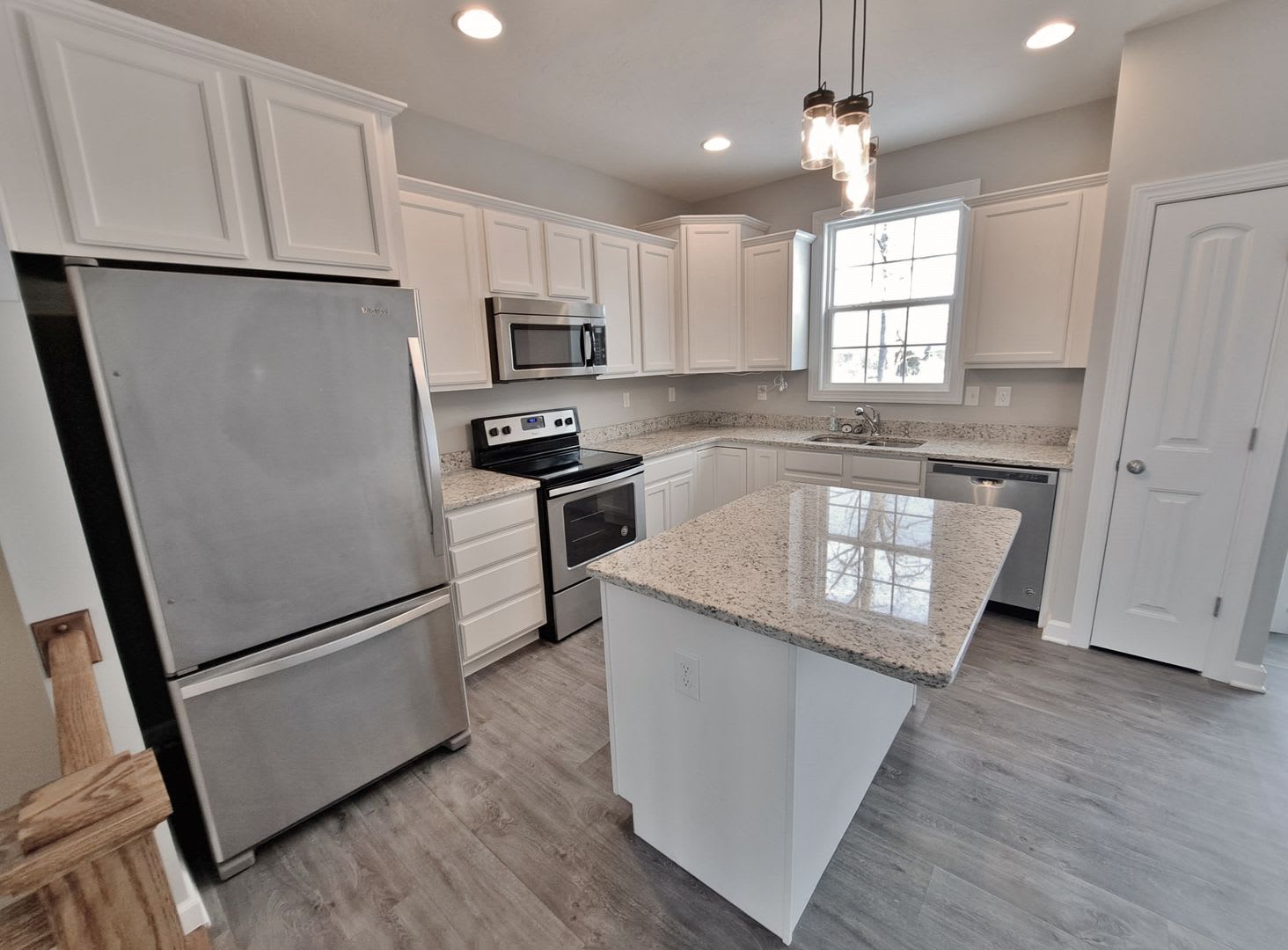 3 Bed / 2-1/2 Bath Single Family Town Home w/Attached1 Car Garage – photo 4