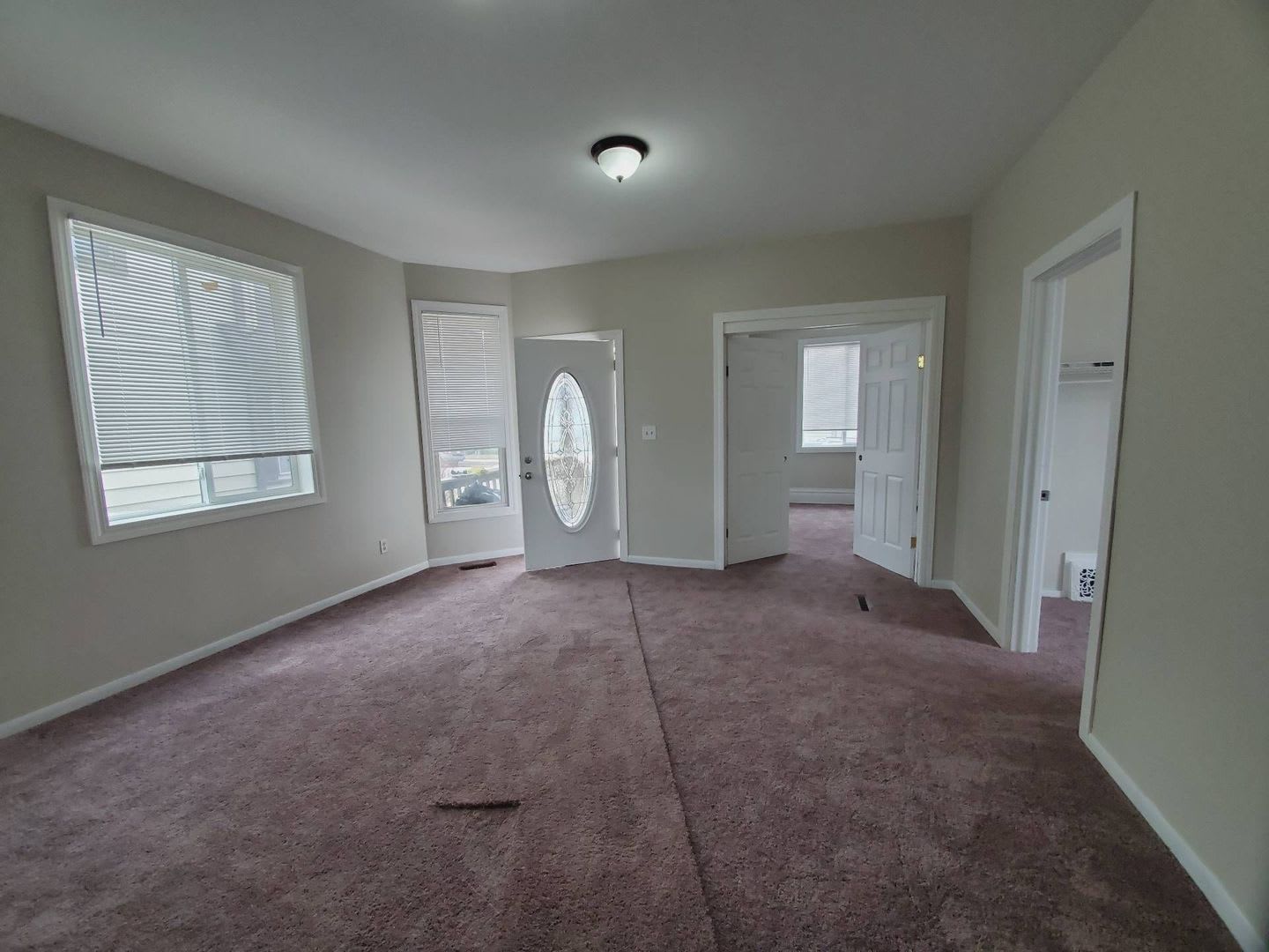 Ginormous 6 Bed Single Family Home Main Level Laundry Appliances Included Rear Deck Front Porch Partially Fenced Yard – photo 2