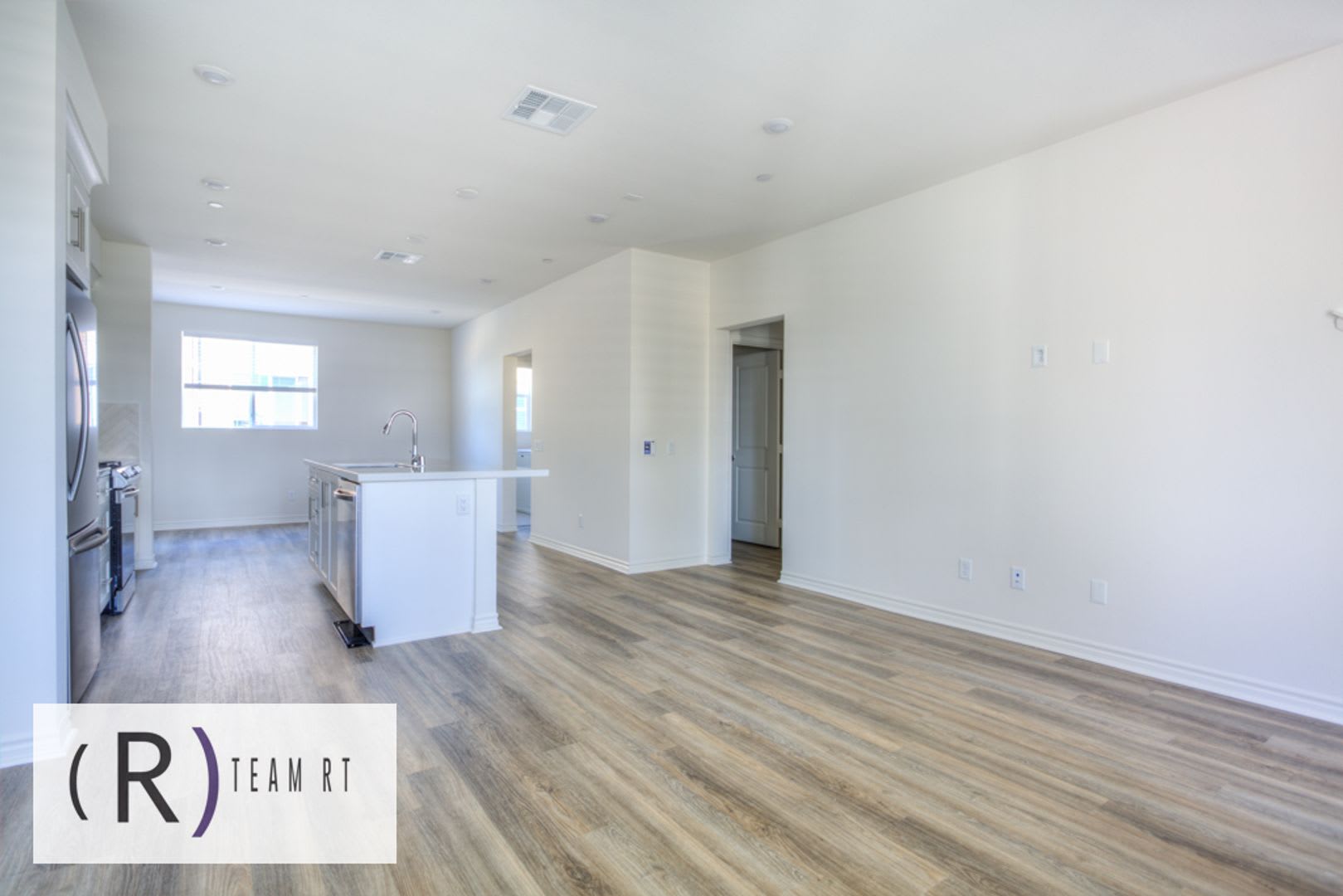 Gorgeous 3 Story 4 Bedroom 3 5 Bathroom Brand New Residence In The Heart Of Artesia – photo 5