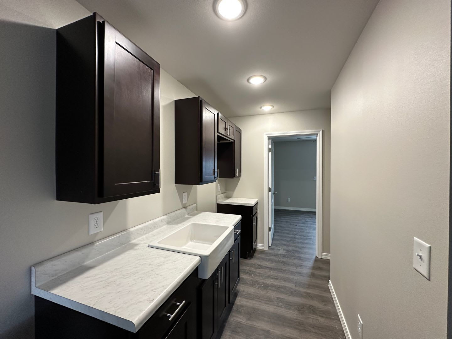 1 Bedroom/1 Bathroom Triplex Unit in Southside – photo 3