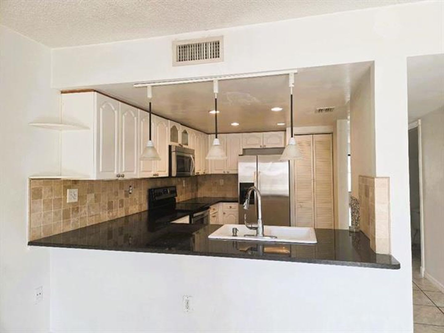9187 Fontainebleau Blvd th 419, Miami, FL 33172 – photo 4