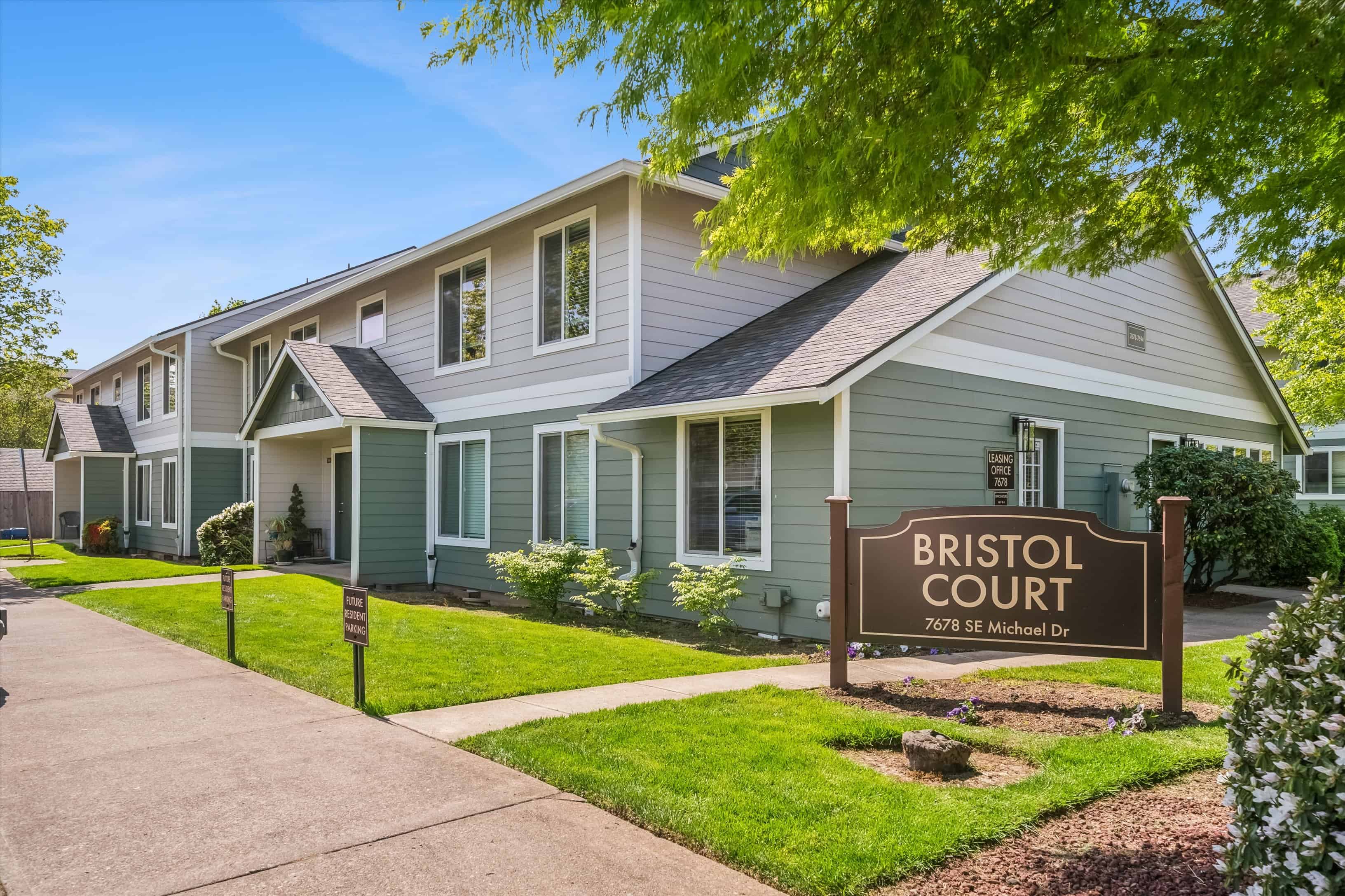 Bristol Court Apartments – photo 1