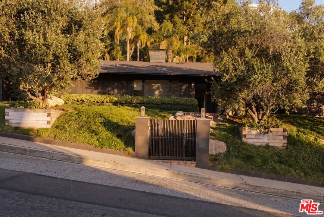1744 N Doheny Dr – photo 4