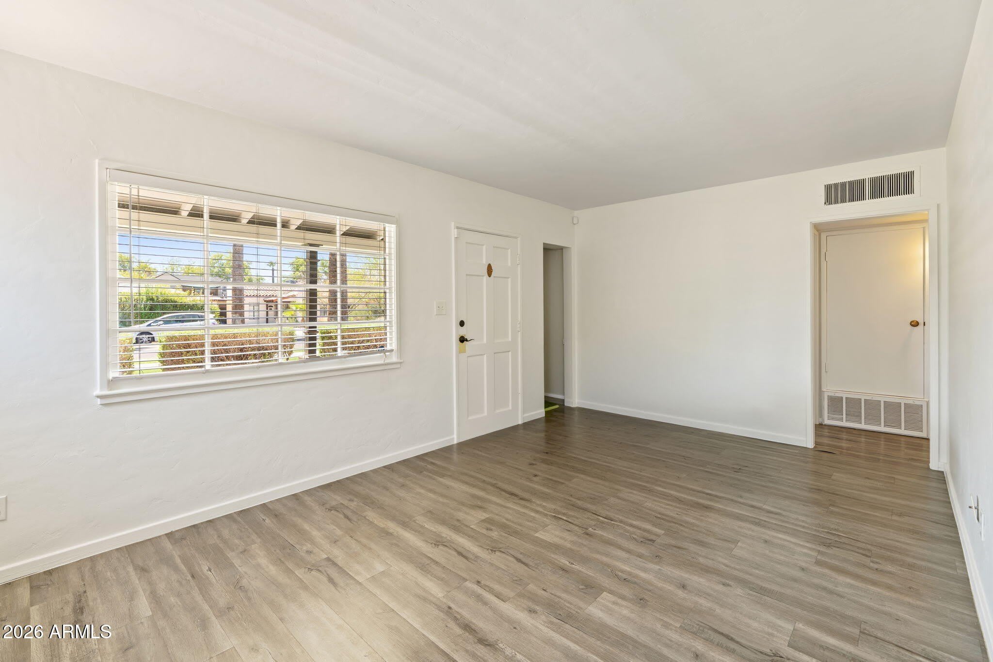 334 W Lewis Avenue – photo 4