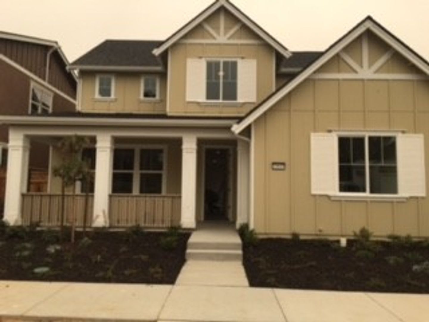 Great 4 Bedroom Home 2.5 bathroom house in East Garrison – photo 2