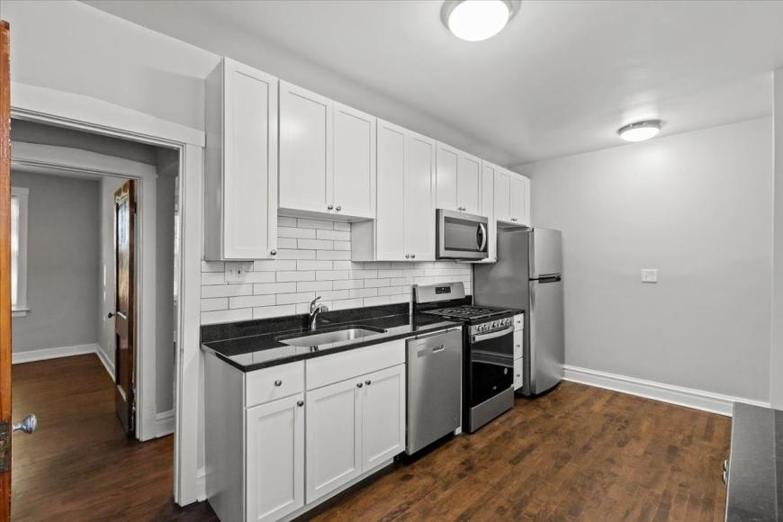 2520 W Belle Plaine Ave – photo 5