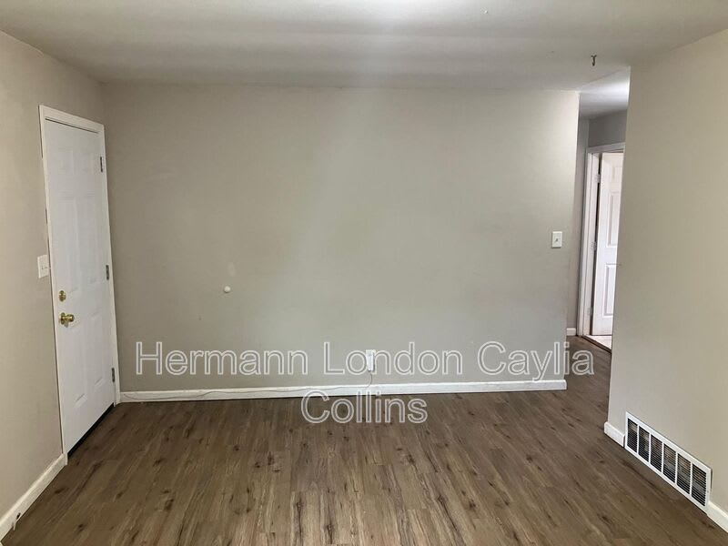 1143 Congress Ave – photo 4