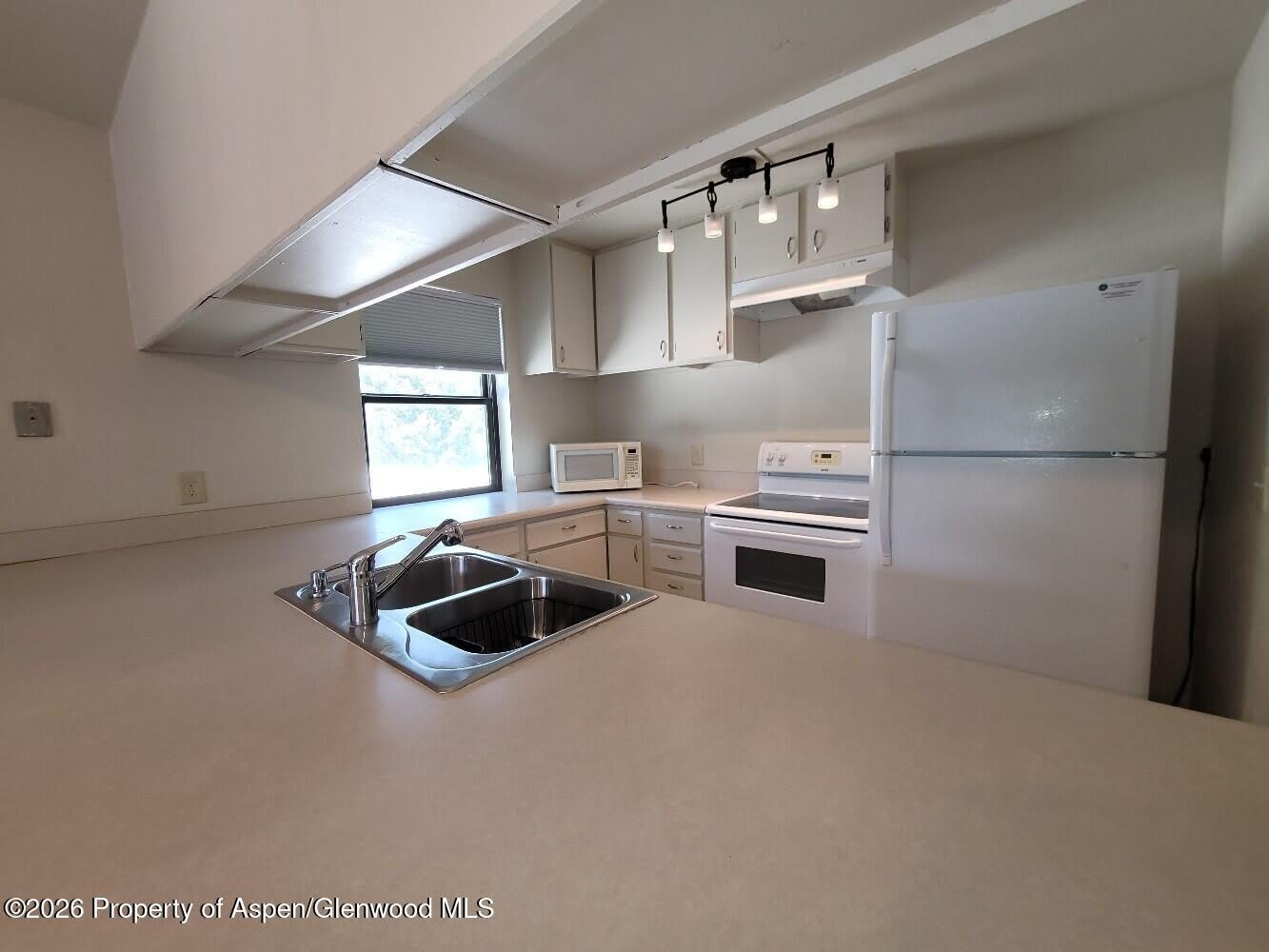 2015 Blake Avenue – photo 3