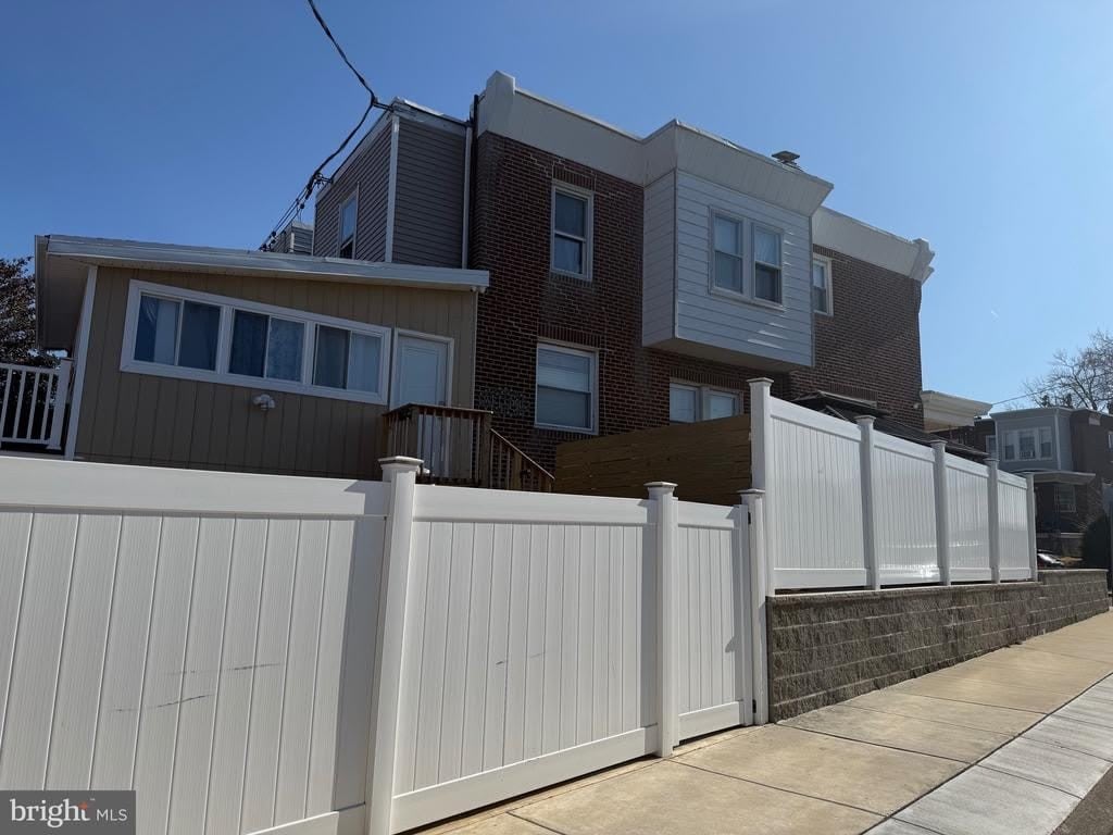 345 STEVENS ST – photo 3