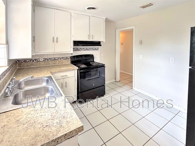 4737 Sprite Rd – photo 2