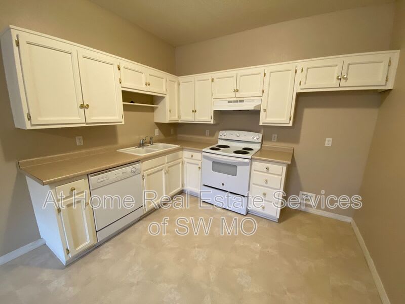 211 Robberson – photo 2