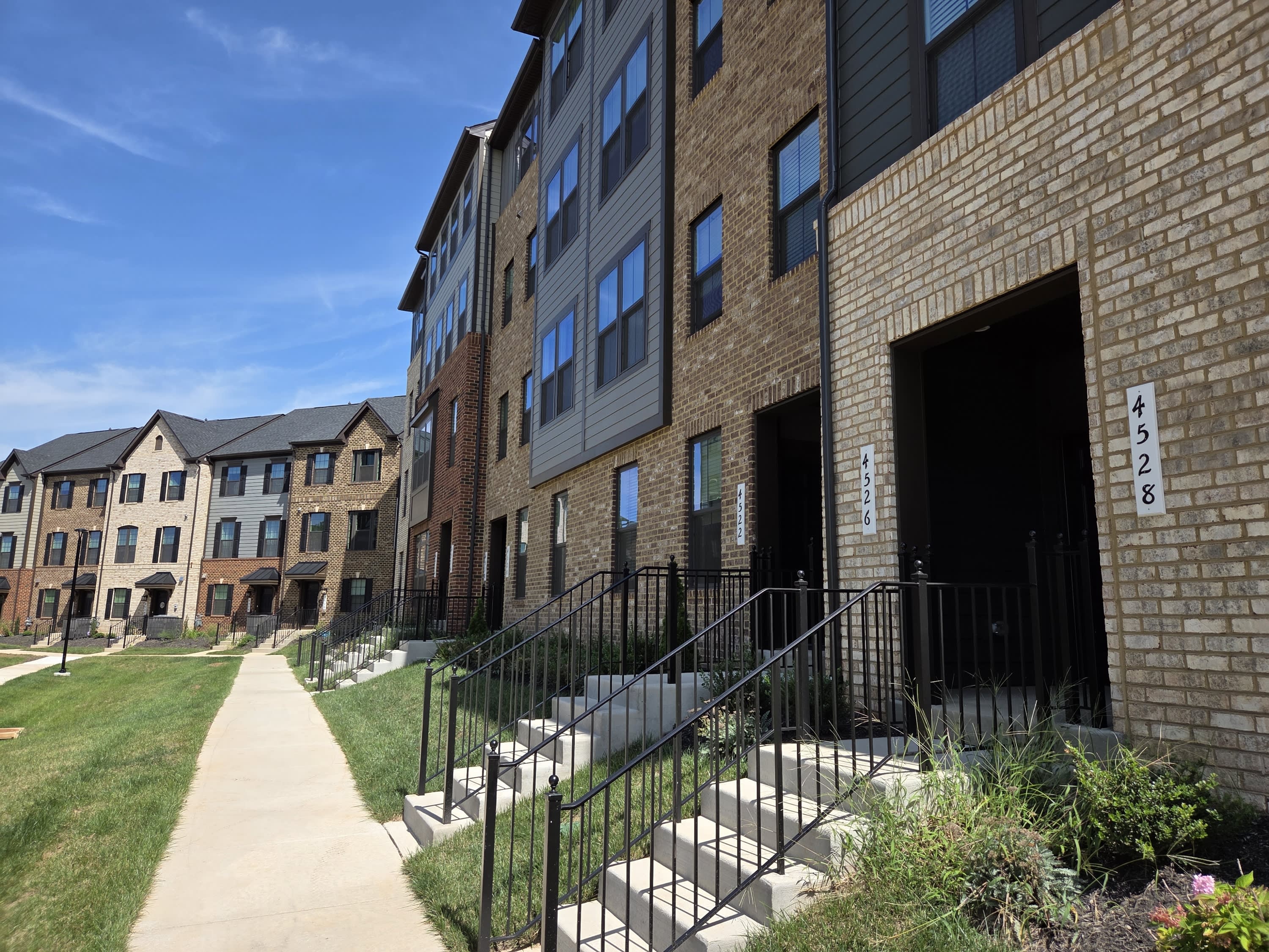 4528 Dandelion Loop – photo 2