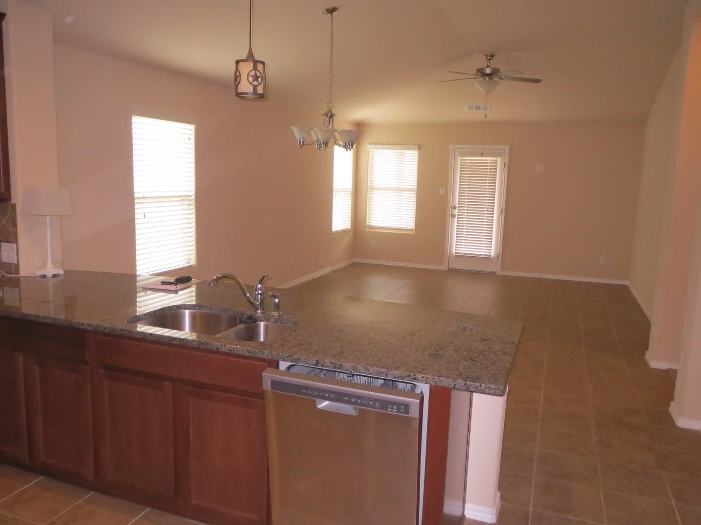 One and half story in MacArthur Park. Realtor Commission: $500 – photo 4