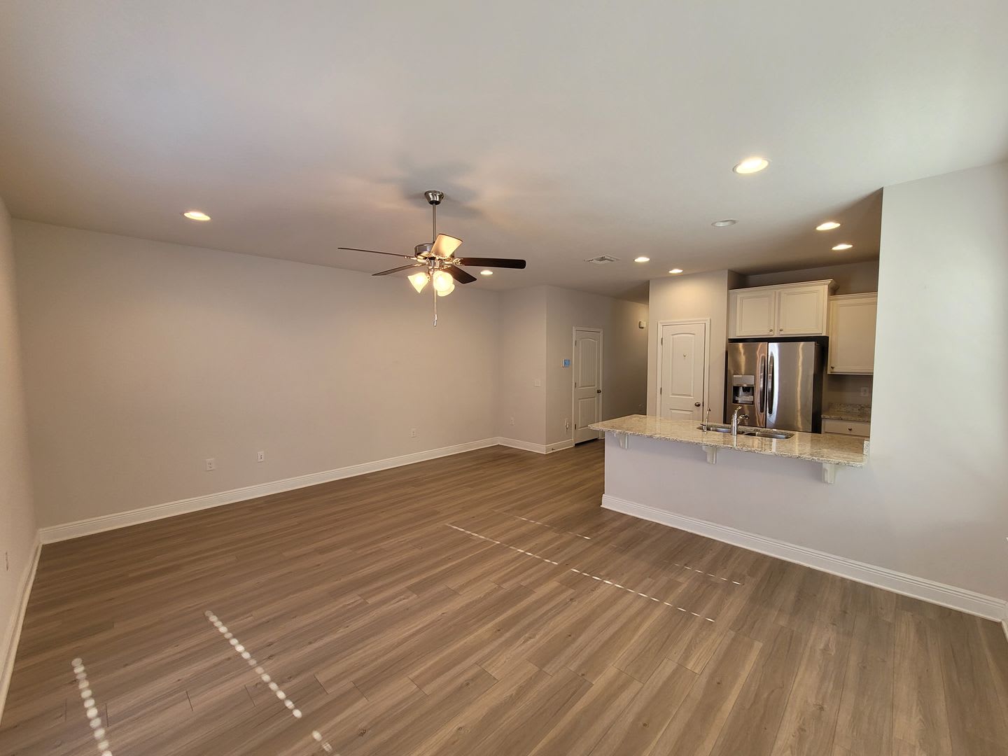 Hathaway Townhomes 3 bedroom 2.5 Bath 1 car garage. End Unit! – photo 3