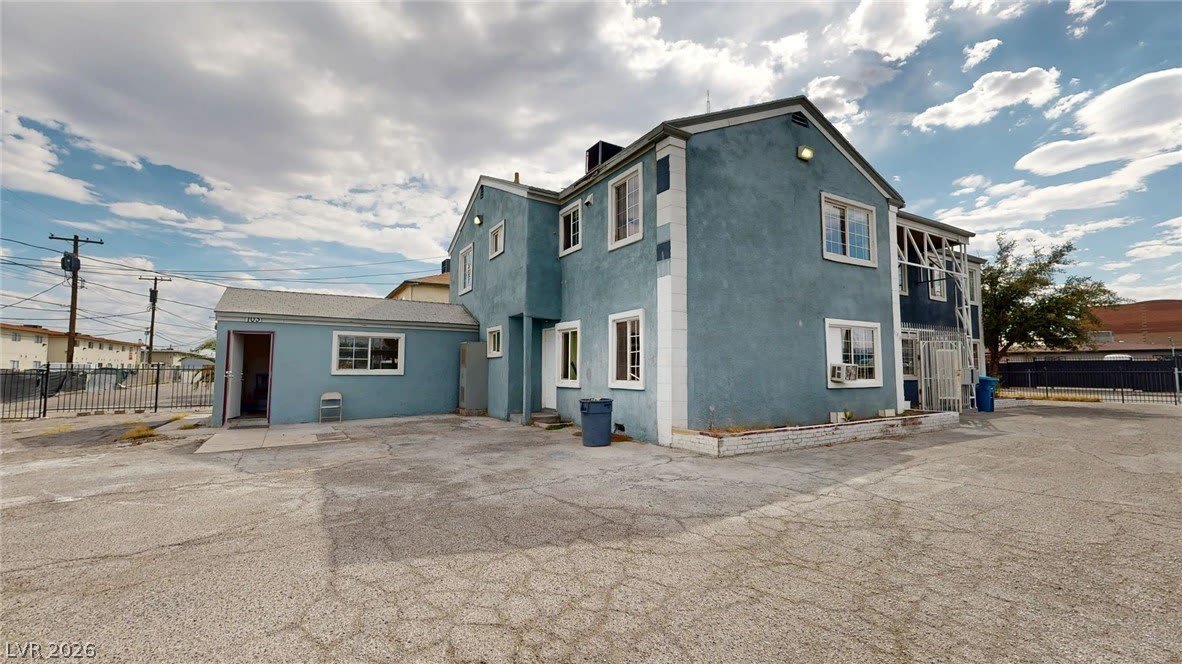 530 E Oakey Boulevard – photo 1