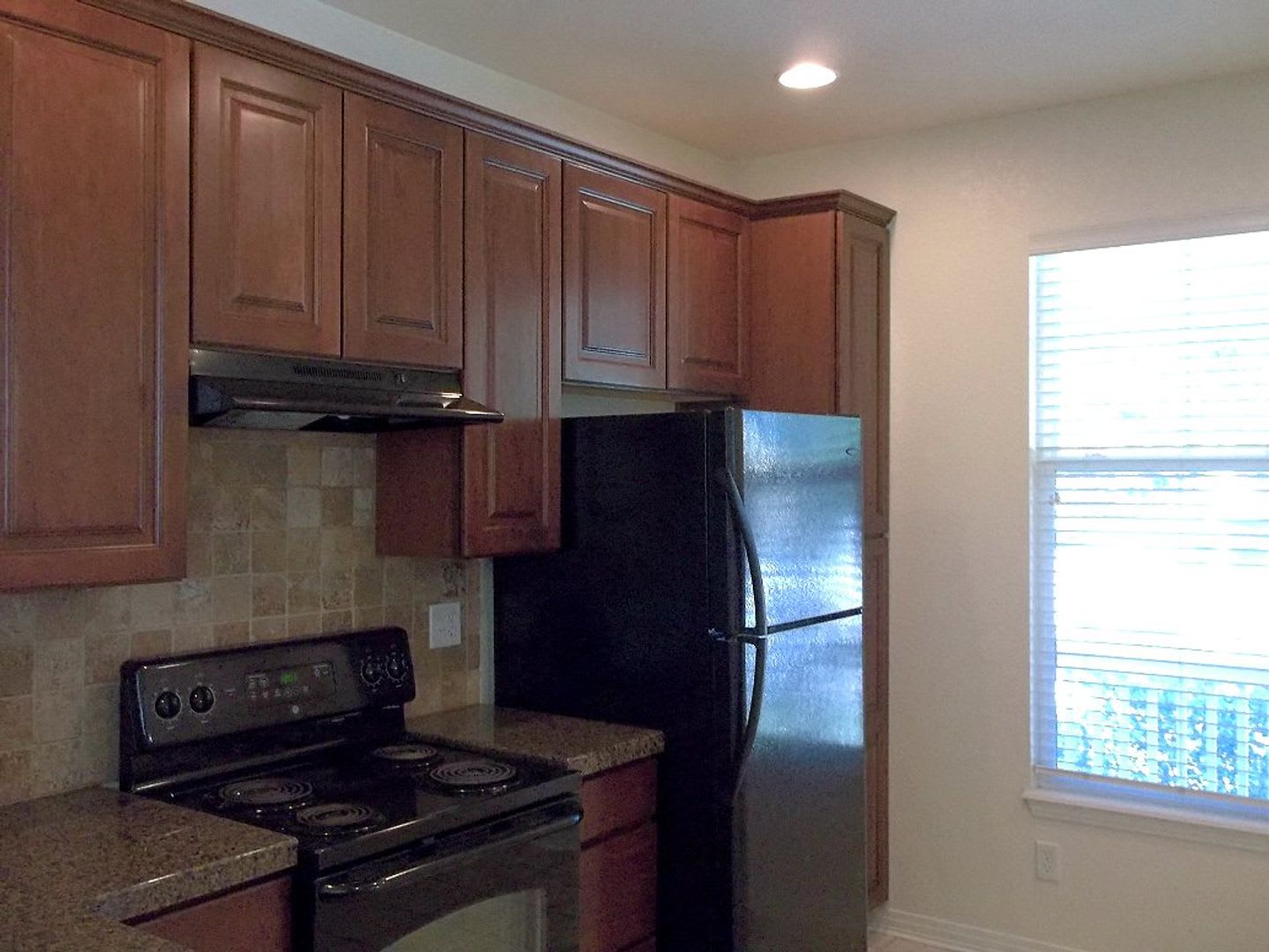Comfortable & Roomy 3 Bedroom Home – Available August 10 – photo 3