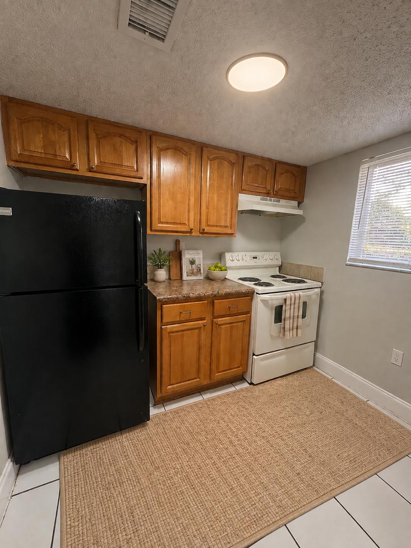 * * * SUPER SPACIOUS 2 BED 2.5 BATH * * * Large Townhouse with Garage – photo 2