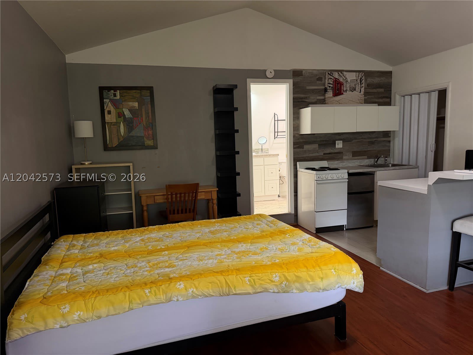 2633 NE 32nd St – photo 4