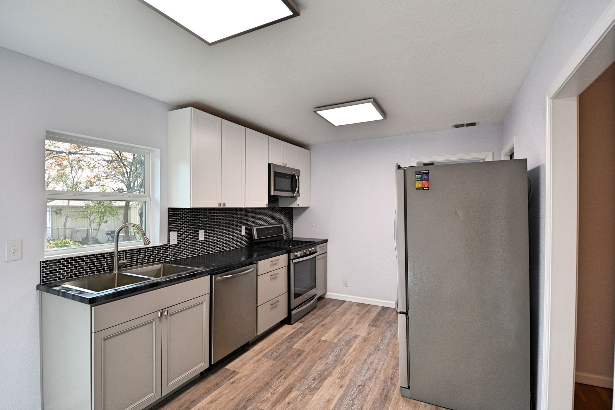 571 West Merriweather Street – photo 4