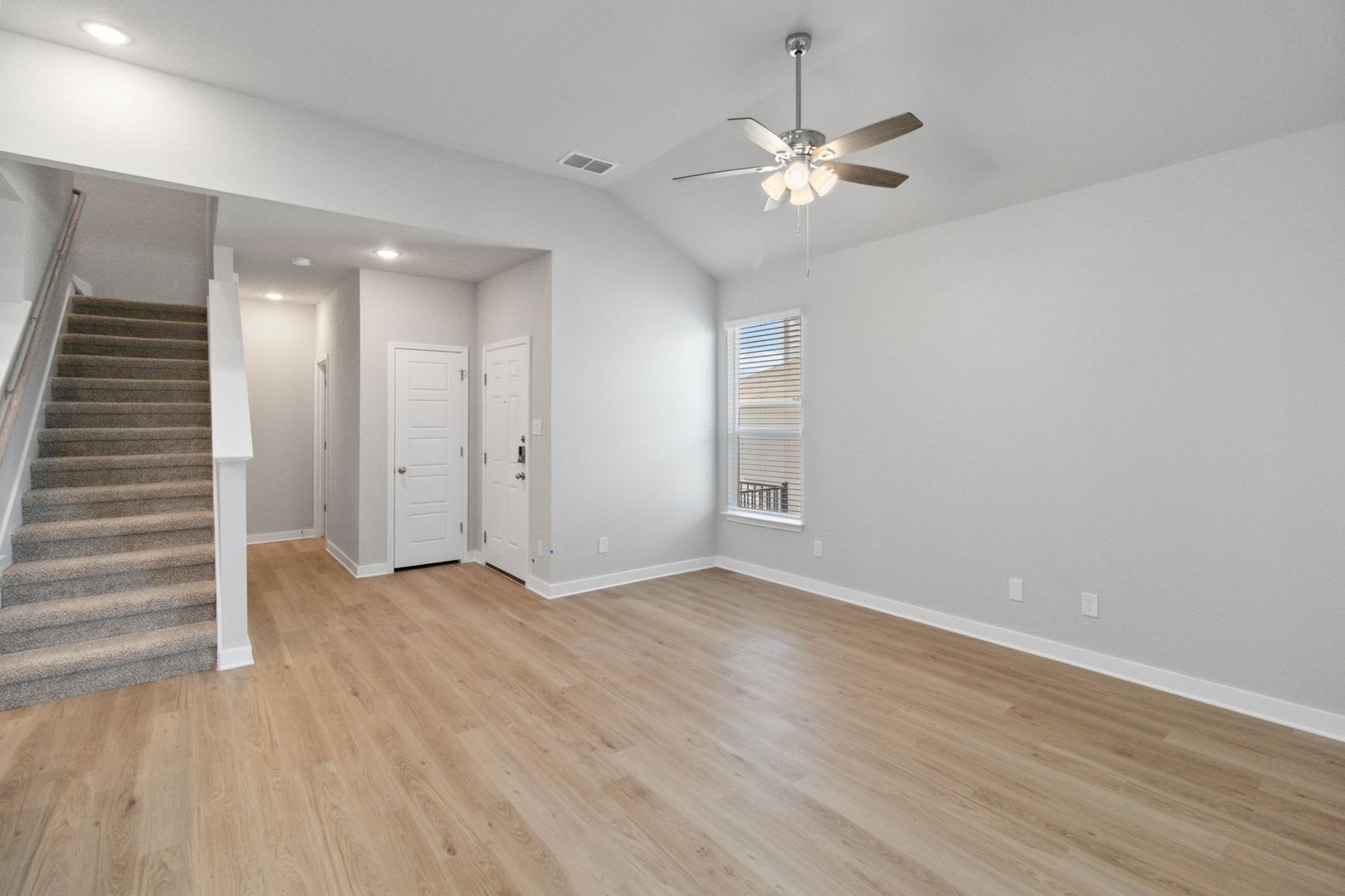 Luxury 4Bedroom Townhome MEDINA ISD – photo 4