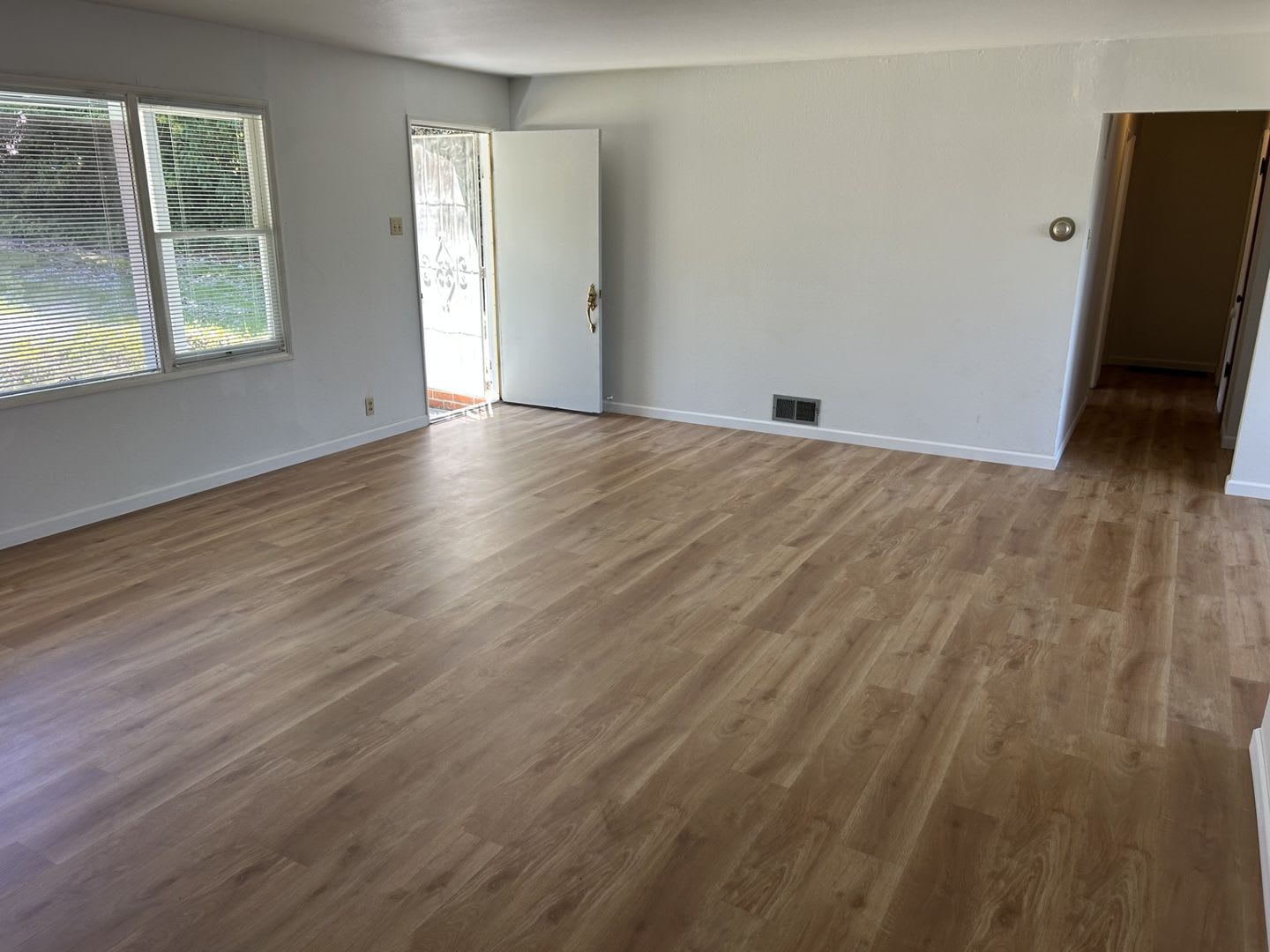 Beautiful 4 Bedroom, 2 Bath Eastside Vallejo Home – photo 5