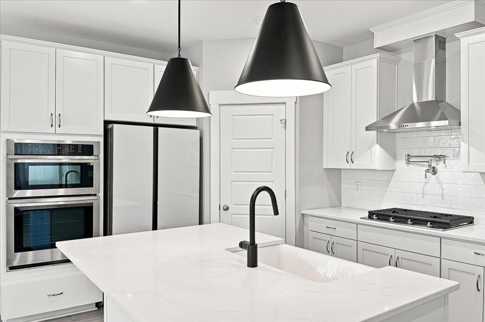 Beautiful 4 Bedroom, 3.5 bath townhome plus additional office/flex space! – photo 5