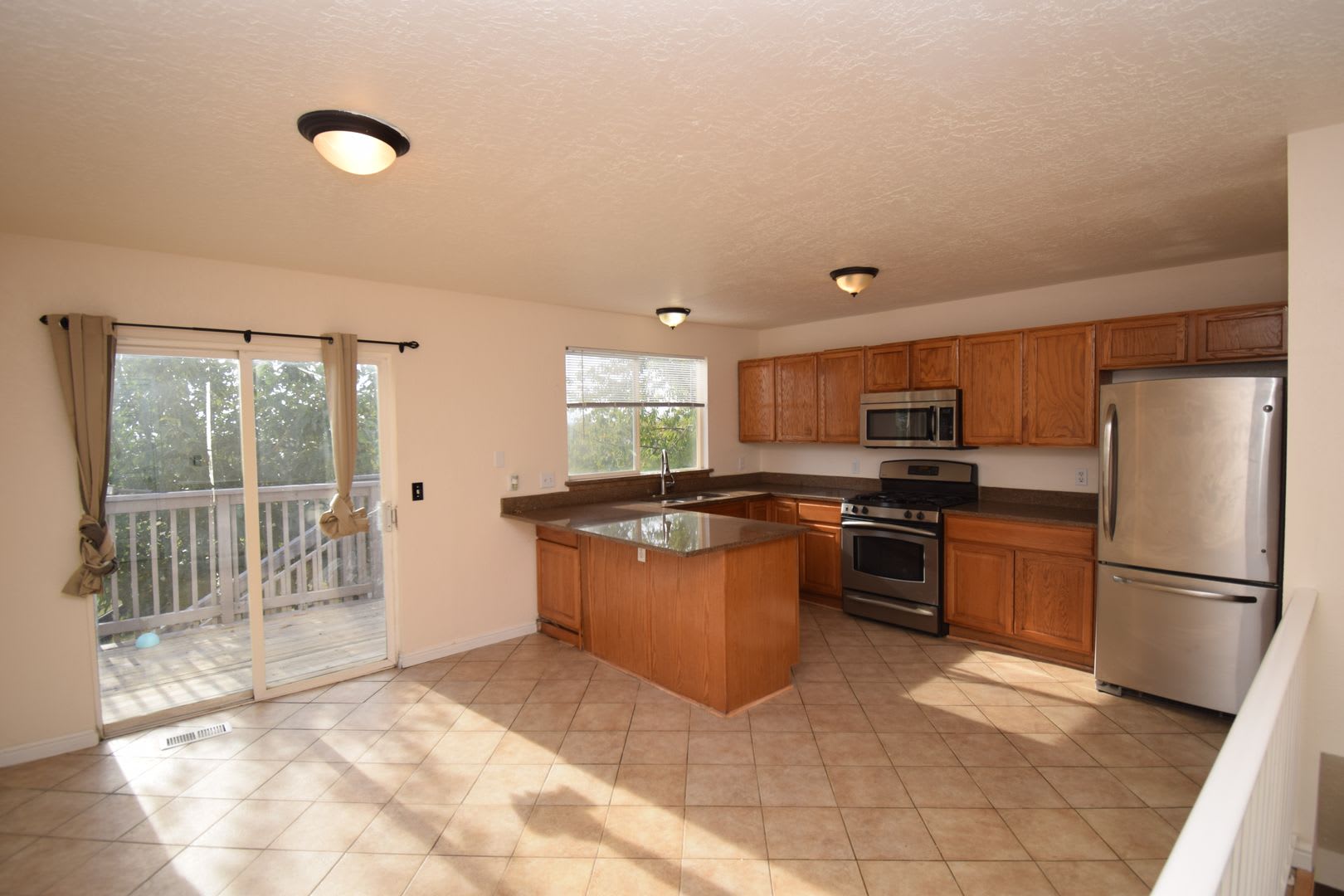 Great 5 Bed 2 Bath Home in Kearns!!! – photo 5