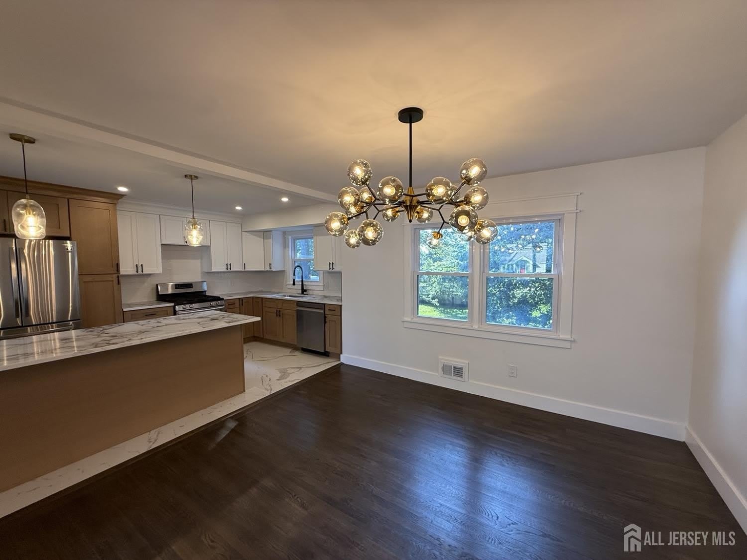 684 West Avenue – photo 4