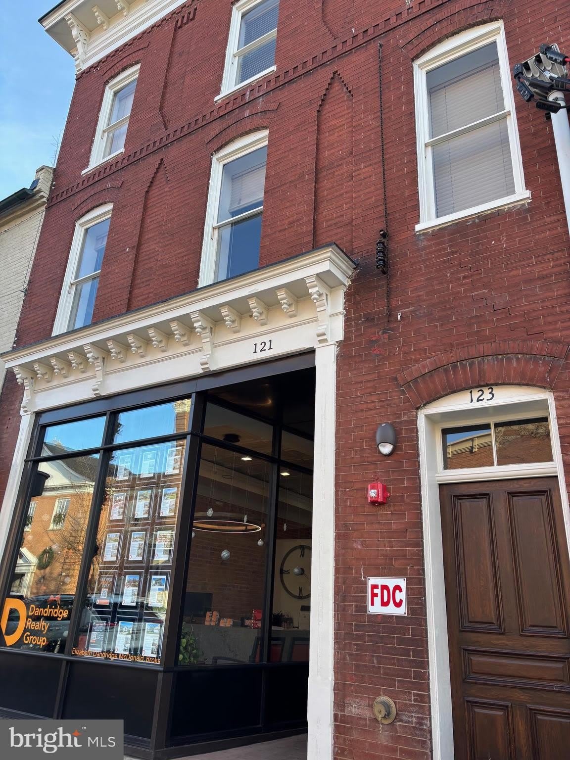 121 W Washington Street – photo 1