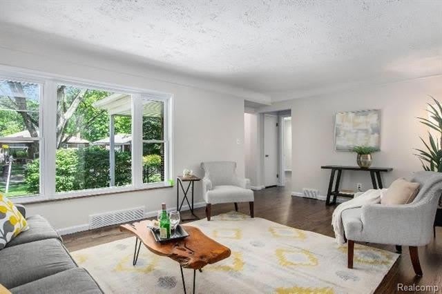 21905 SUSSEX Street – photo 2