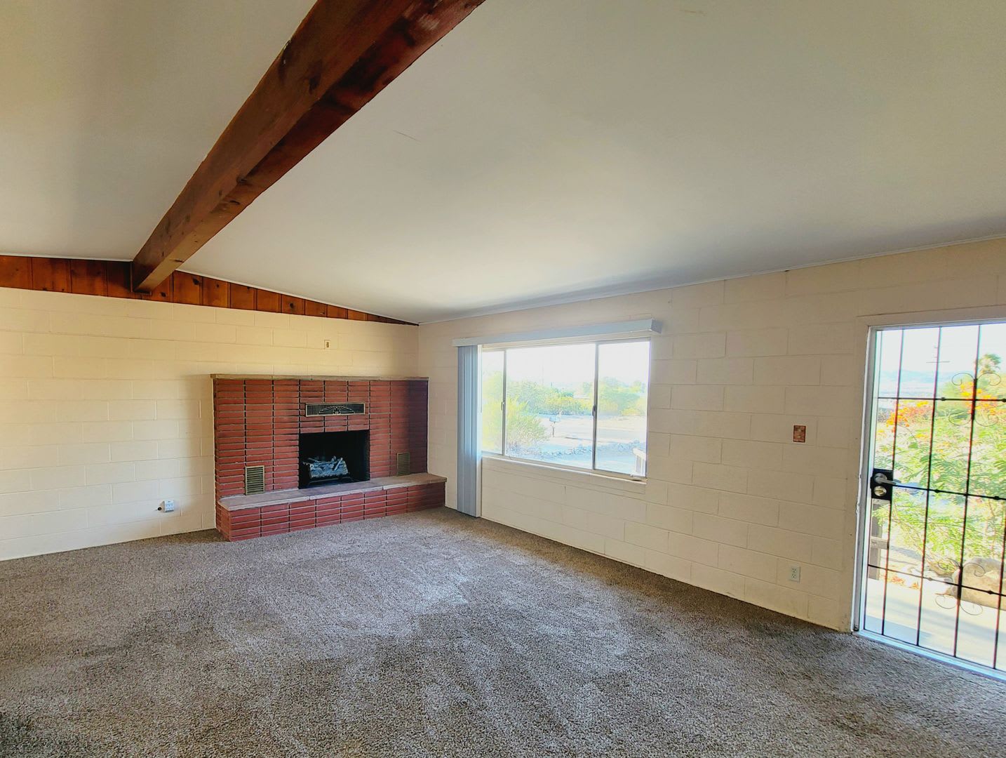 Eclectic 2 Bedroom 1 Bathroom Home – photo 4