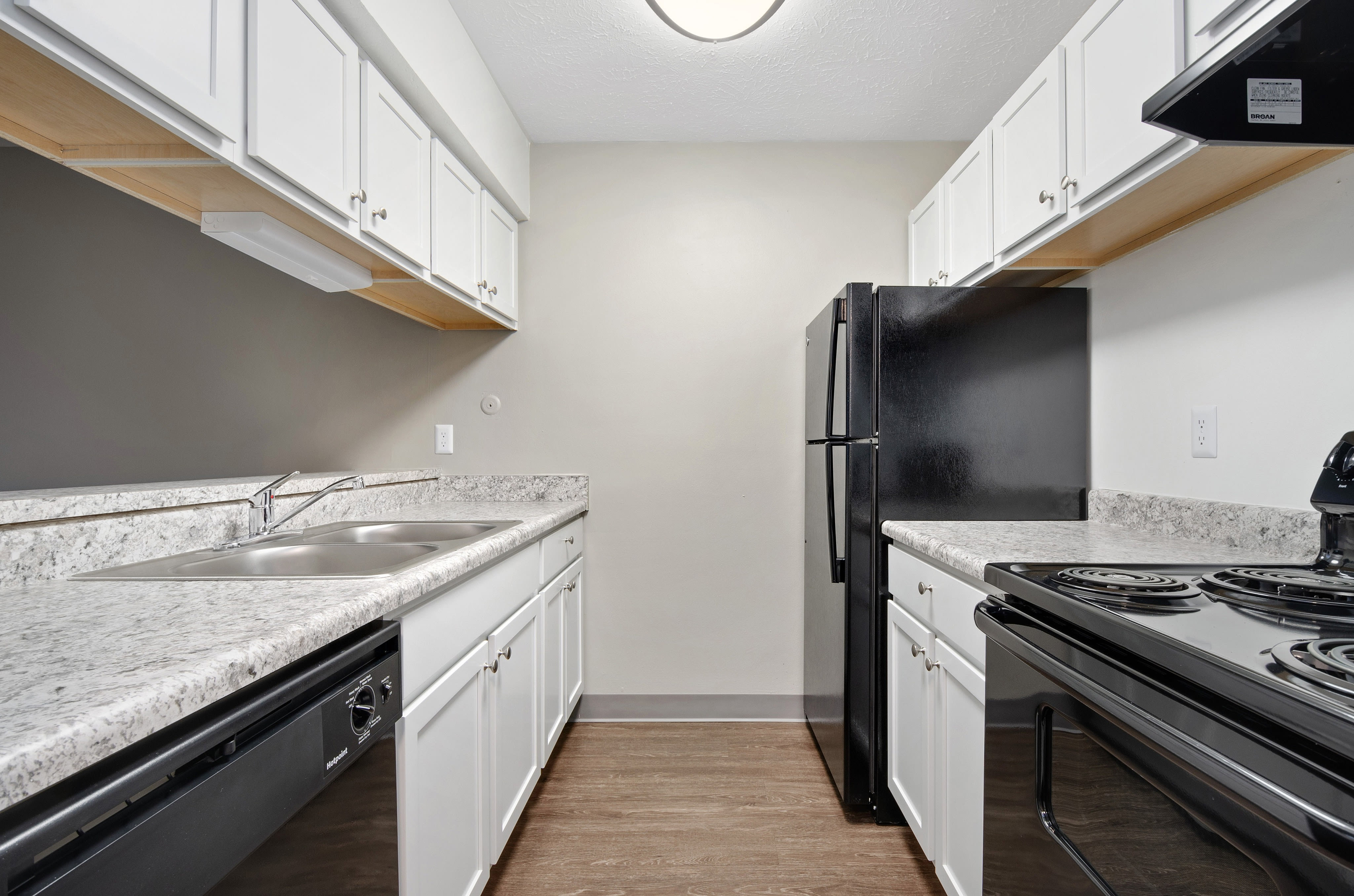 Fisherman's Village Apartments – photo 1