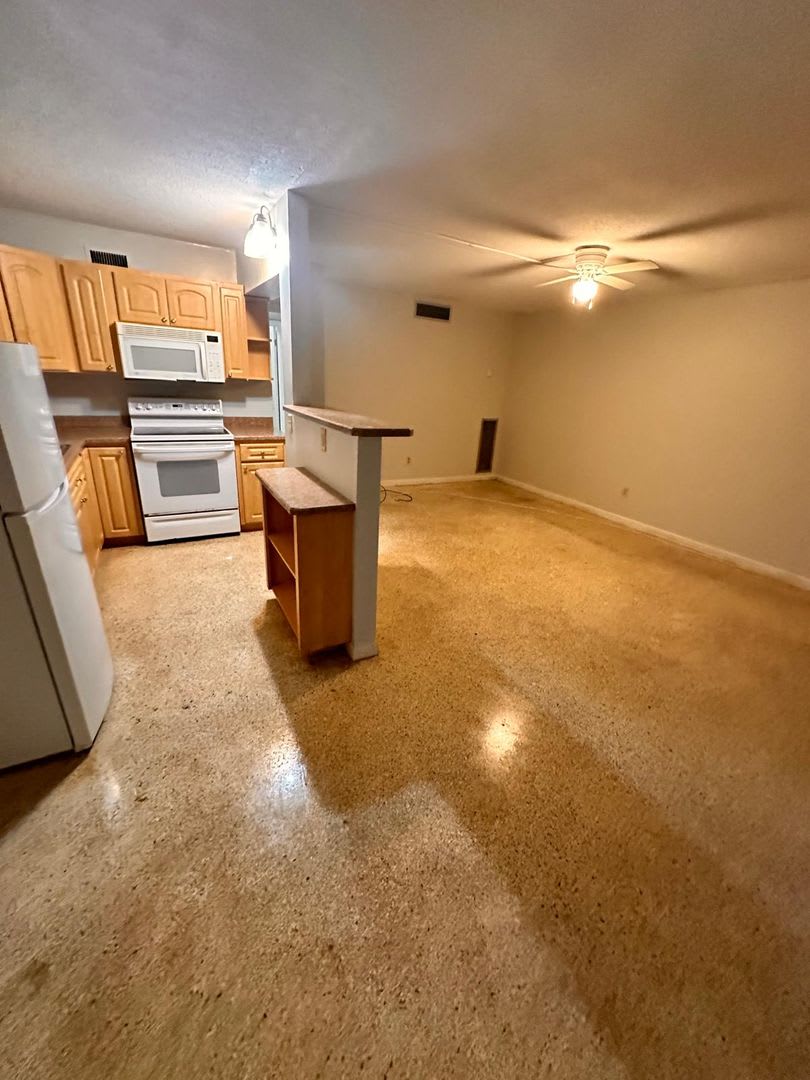 305 E. Dakin Ave – photo 4