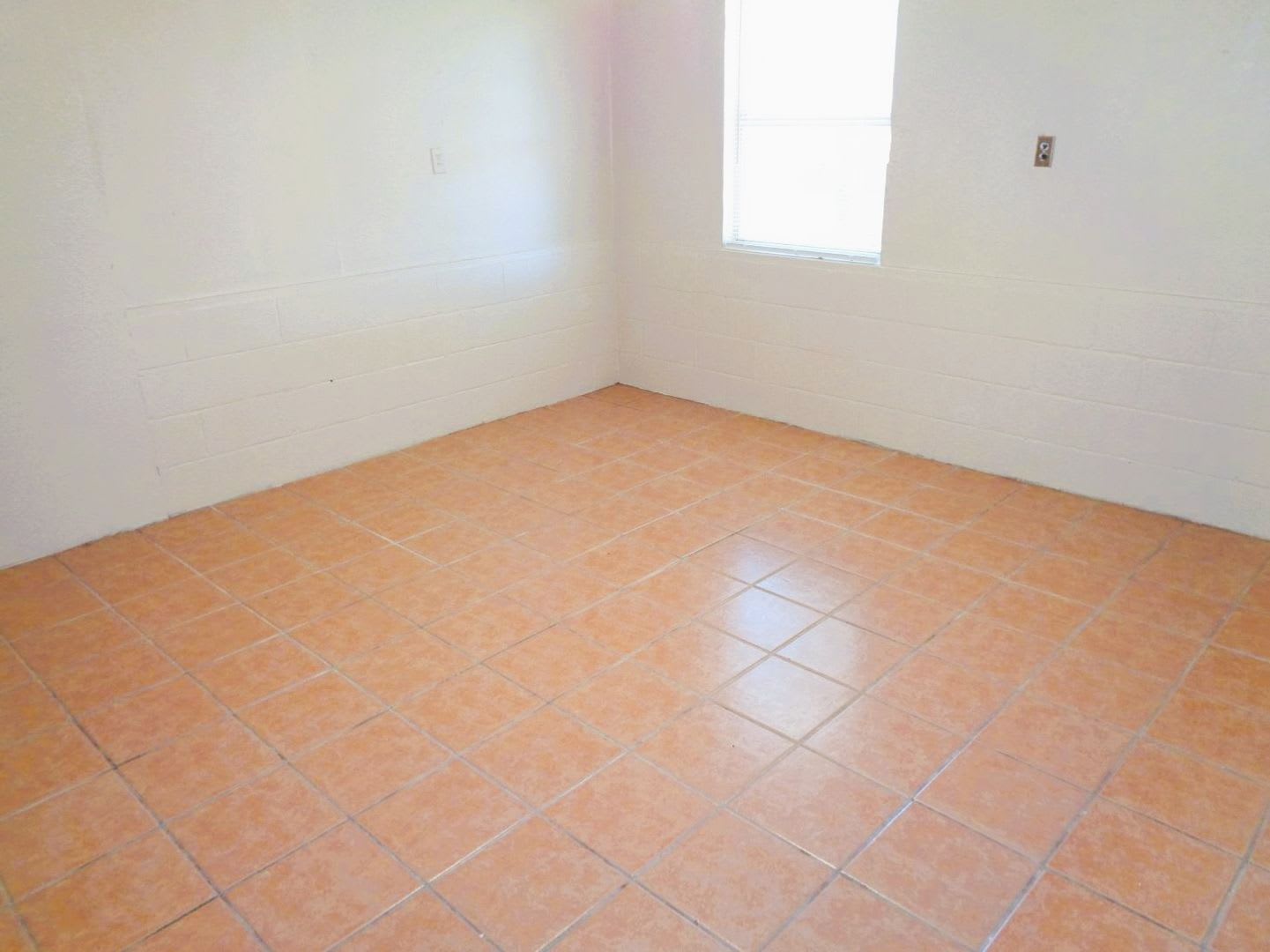 Cute Single Level Northeast Home With Refrigerated Air Located In Quiet Neighborhood – photo 5
