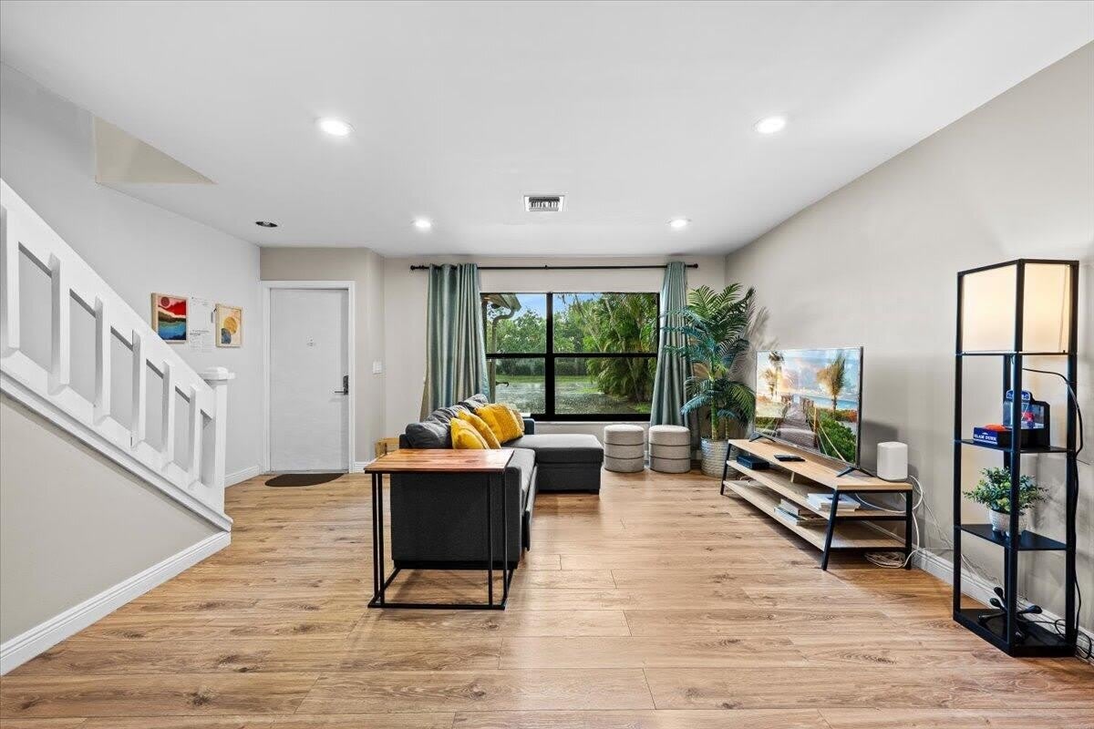 1602 MONTAUK Drive – photo 2