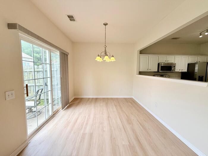 10212 Garmoyle Street – photo 4
