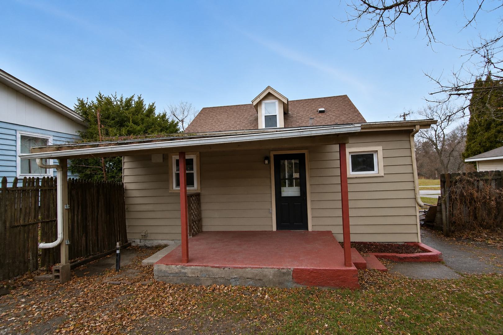 2 Bedroom Home With Fenced Yard in Davenport! – photo 2