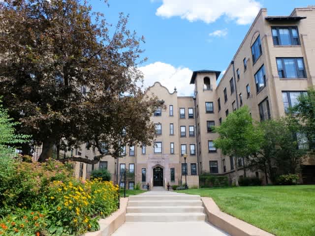 Belmont Buckingham – photo 1